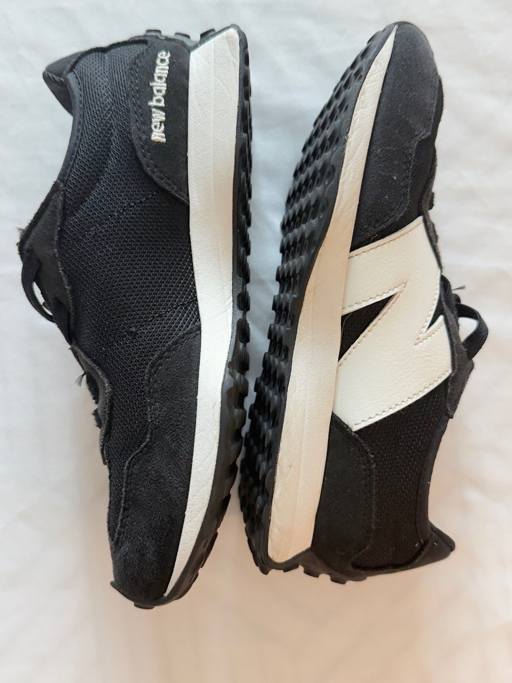 New Balance 327 - Picture 2 of 7